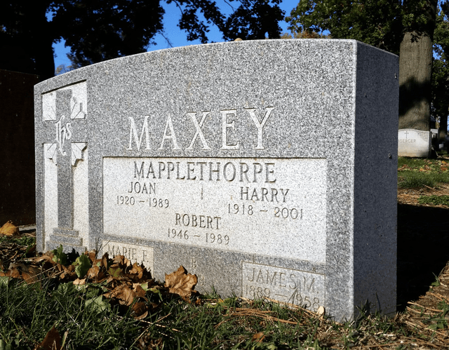 Robert Mapplethorpe grave, New York